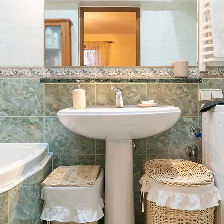 Cosy By Bookinghost Lägenhet *