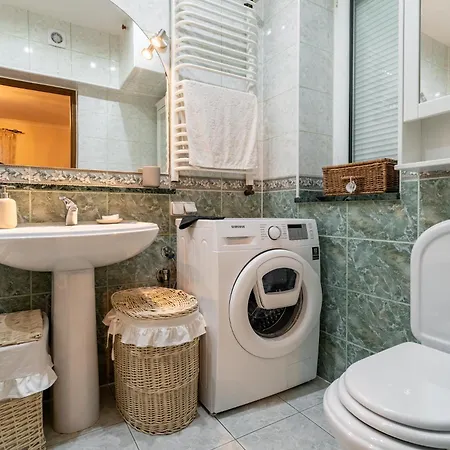 Lägenhet Cosy By Bookinghost *