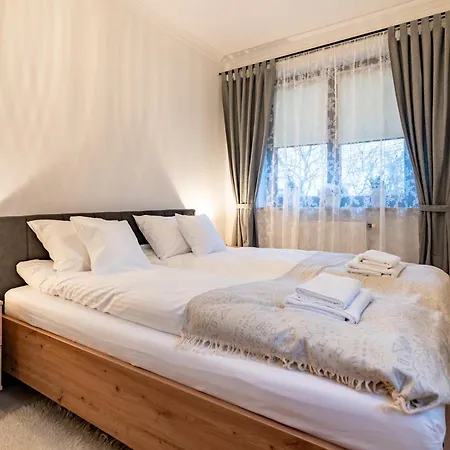 Cosy By Bookinghost Lägenhet